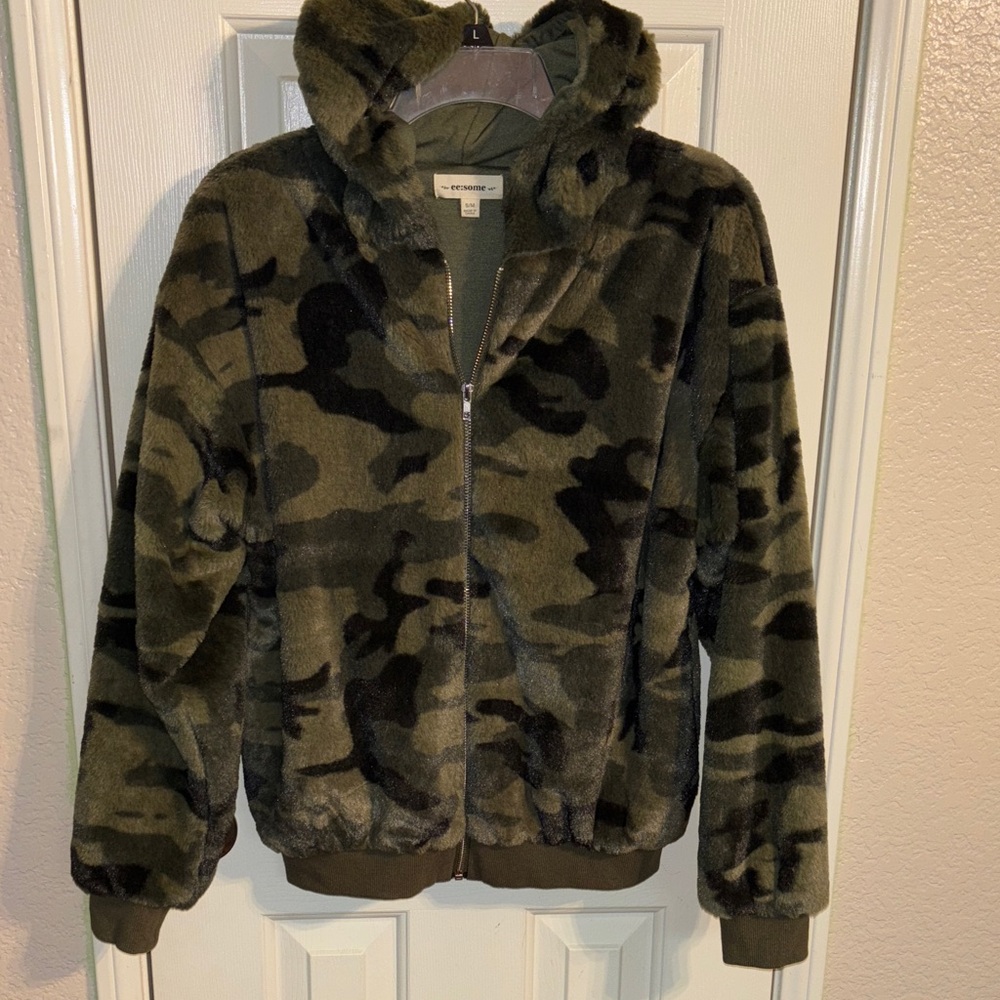 EE : Some Camouflage Fleece Jacket S/M EUC